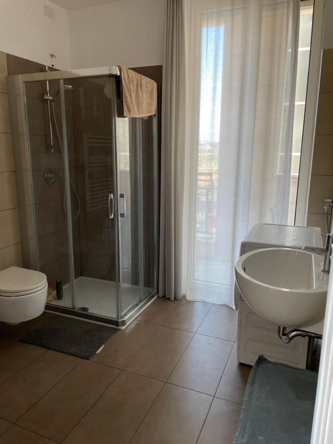 Confortevole Bilocale In Largo Marinai D'Italia Милано Екстериор снимка
